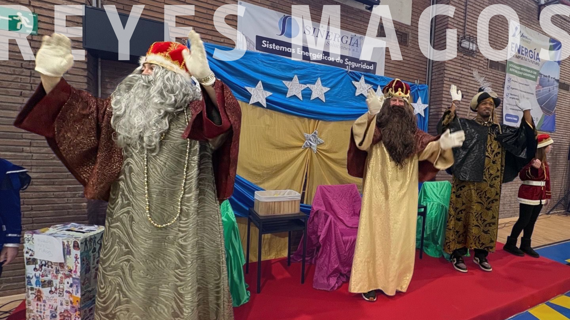 Ilusión y sonrisas en la visita de los Reyes Magos al Real Canoe N.C.